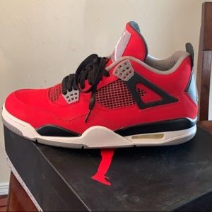 Toro Bravo 4’s Size 11
